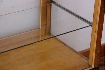 ヴィンテージ家具　昭和レトロ　鉄脚付きビンテージガラスケース(ショーケース)(2)