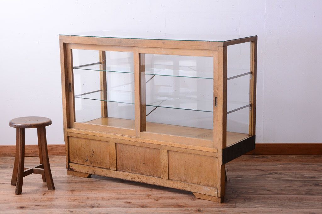 ヴィンテージ家具　昭和レトロ　鉄脚付きビンテージガラスケース(ショーケース)(2)