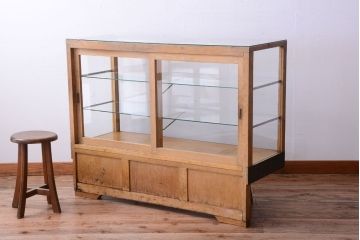 ヴィンテージ家具　昭和レトロ　鉄脚付きビンテージガラスケース(ショーケース)(2)