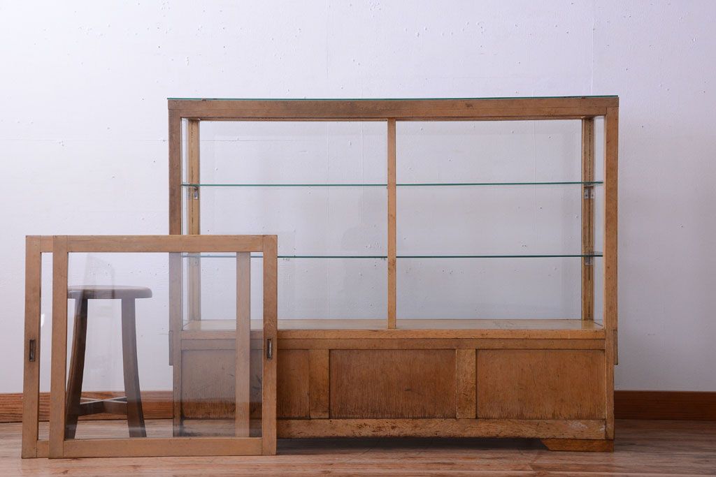 ヴィンテージ家具　昭和レトロ　鉄脚付きビンテージガラスケース(ショーケース)(2)