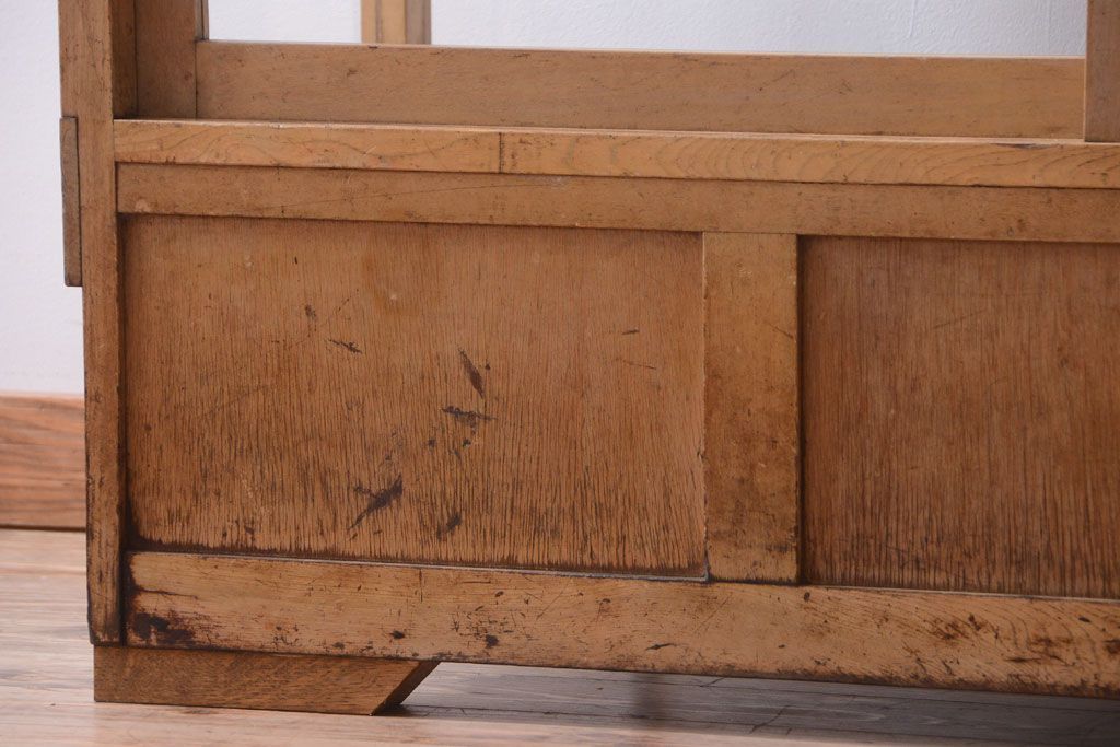 ヴィンテージ家具　昭和レトロ　鉄脚付きビンテージガラスケース(ショーケース)(2)