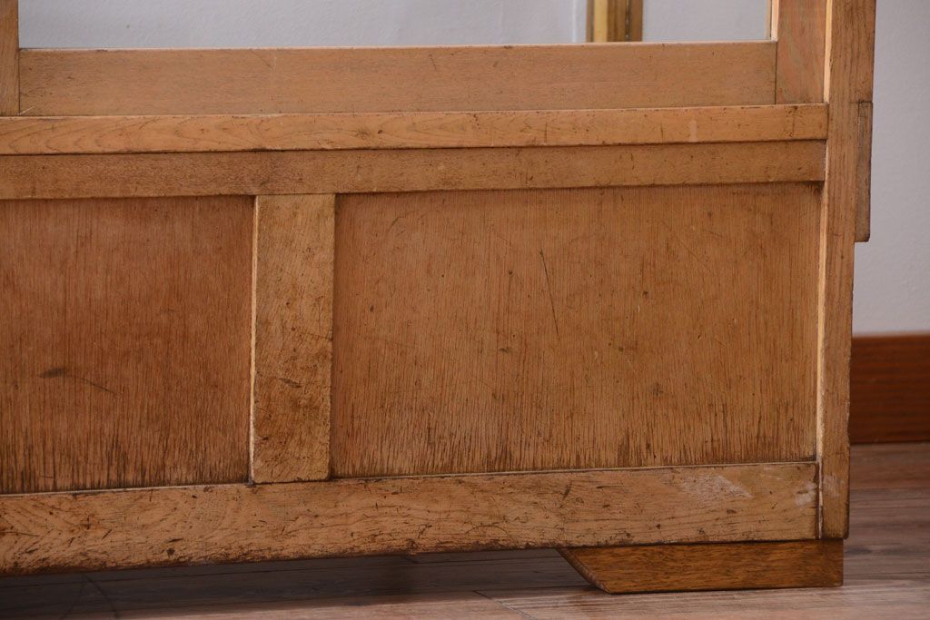 ヴィンテージ家具　昭和レトロ　鉄脚付きビンテージガラスケース(ショーケース)(2)