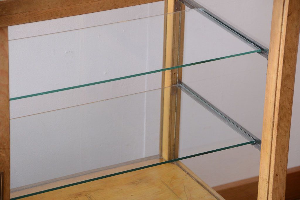 ヴィンテージ家具　昭和レトロ　鉄脚付きビンテージガラスケース(ショーケース)(2)