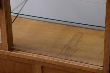 ヴィンテージ家具　昭和レトロ　鉄脚付きビンテージガラスケース(ショーケース)(2)