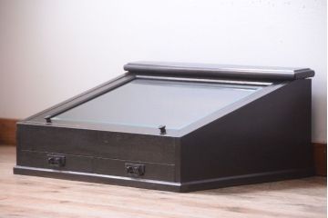 アンティーク雑貨　和製アンティーク　引き出し付き!古い木製の台形型ガラスケース
