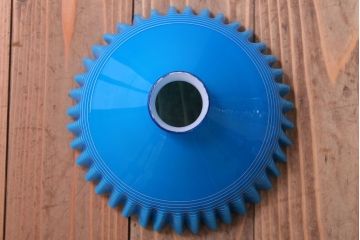 古民具・骨董　被せガラス　青色白千段巻笠の天井照明(電笠・電傘)