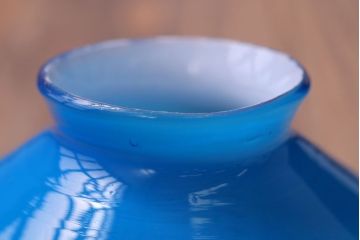 古民具・骨董　被せガラス　青色白千段巻笠の天井照明(電笠・電傘)