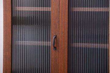 アンティーク家具　和製アンティーク　古材製!モールガラス扉付きマス目棚(収納棚)(1)