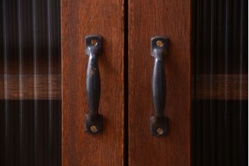 アンティーク家具　和製アンティーク　古材製!モールガラス扉付きマス目棚(収納棚)(2)