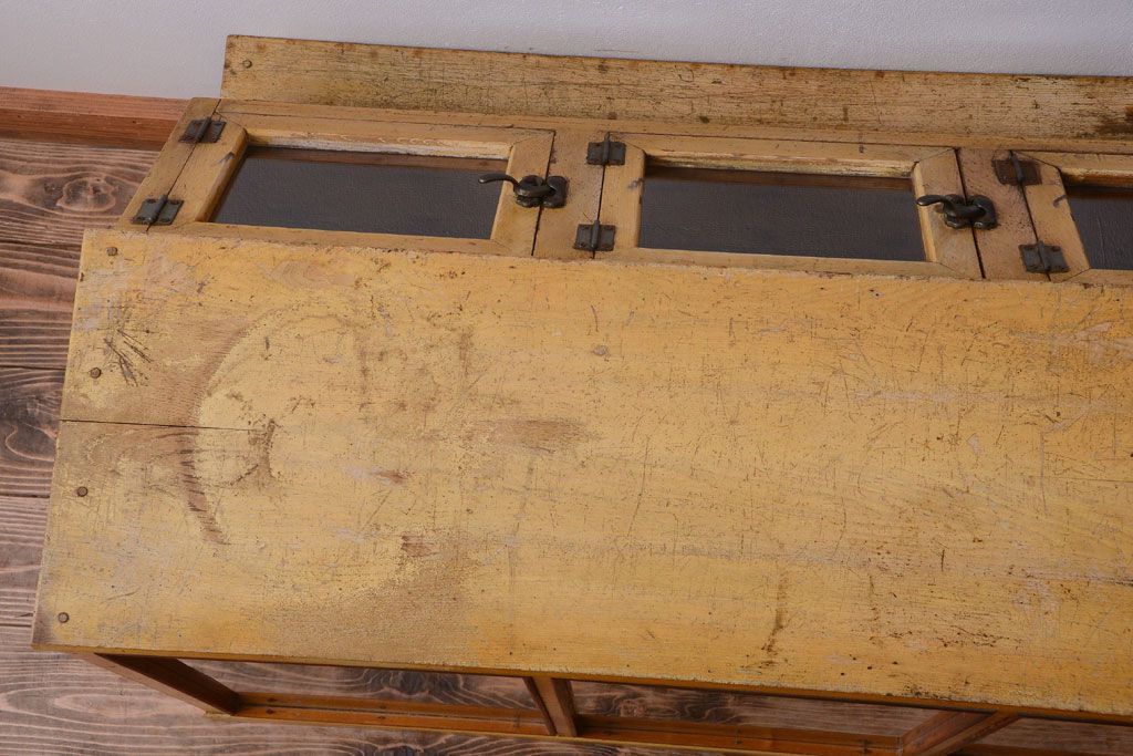 レトロ家具　昭和レトロ　古い駄菓子屋の木製ショーケース