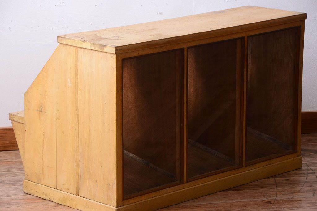 レトロ家具　昭和レトロ　古い駄菓子屋の木製ショーケース