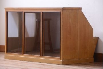 レトロ家具　昭和レトロ　古い駄菓子屋の木製ショーケース