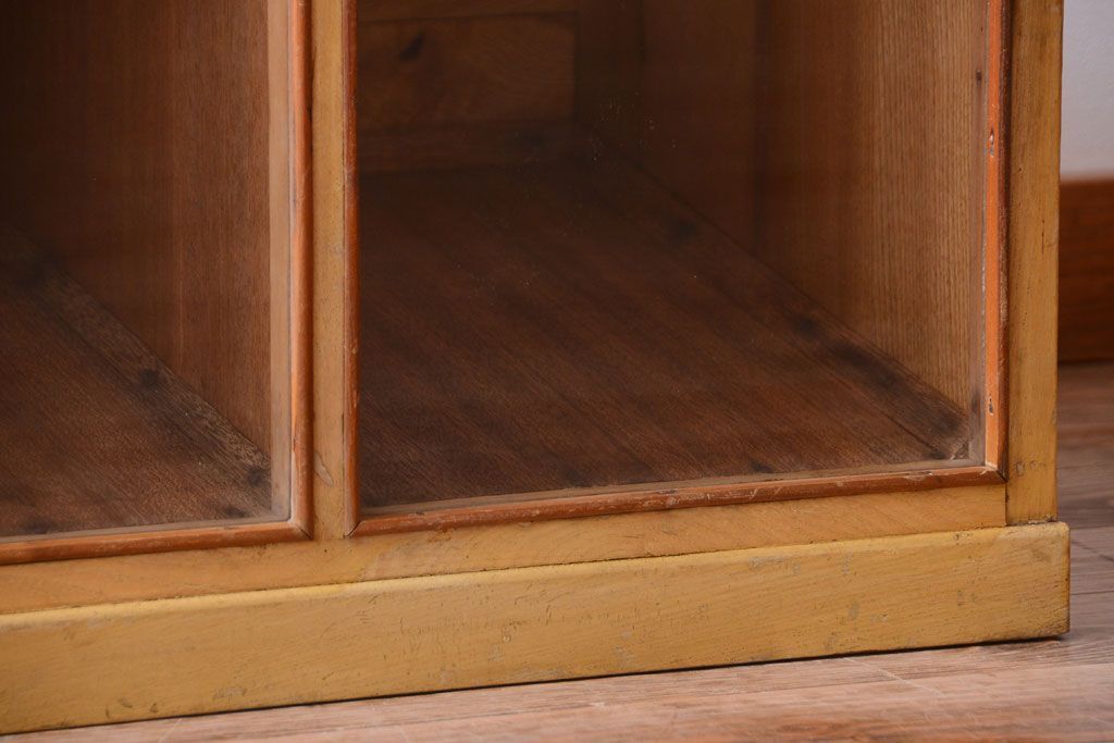 レトロ家具　昭和レトロ　古い駄菓子屋の木製ショーケース