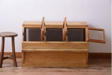 レトロ家具　昭和レトロ　古い駄菓子屋の木製ショーケース