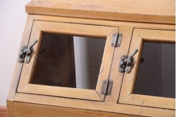 レトロ家具　昭和レトロ　古い駄菓子屋の木製ショーケース