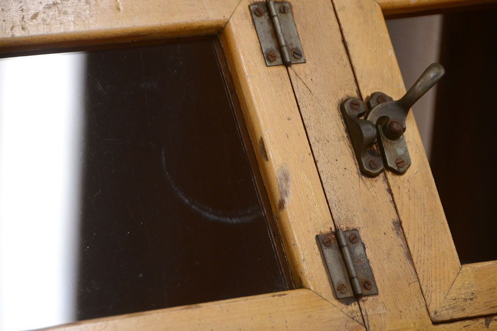 レトロ家具　昭和レトロ　古い駄菓子屋の木製ショーケース