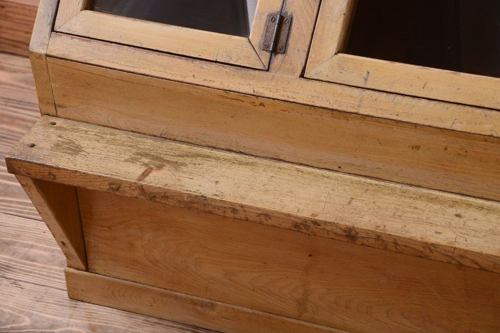 レトロ家具　昭和レトロ　古い駄菓子屋の木製ショーケース