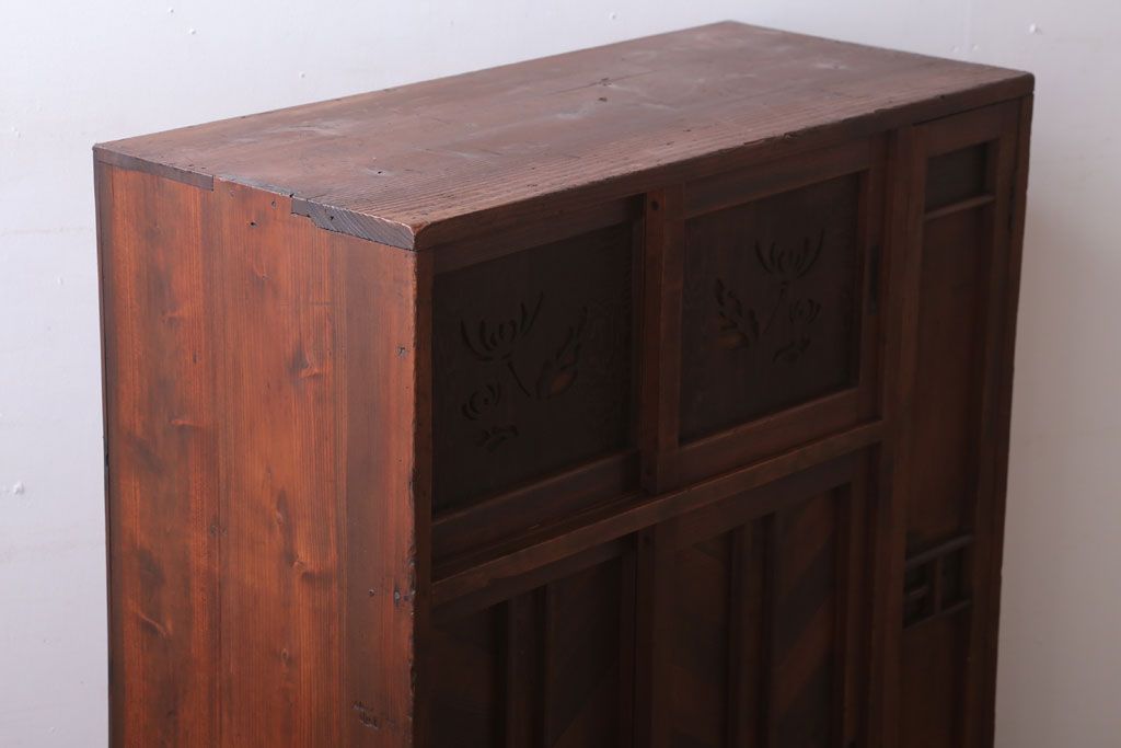 アンティーク家具　和製アンティーク　古い木製の小ぶりな収納棚(下駄箱)(2)