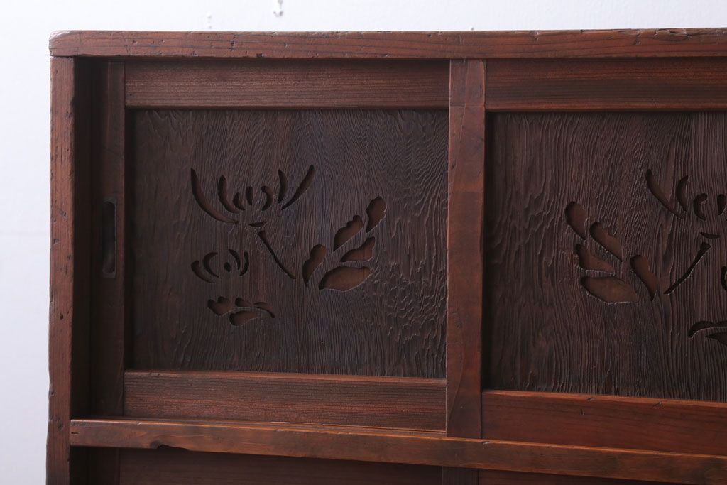 アンティーク家具　和製アンティーク　古い木製の小ぶりな収納棚(下駄箱)(2)