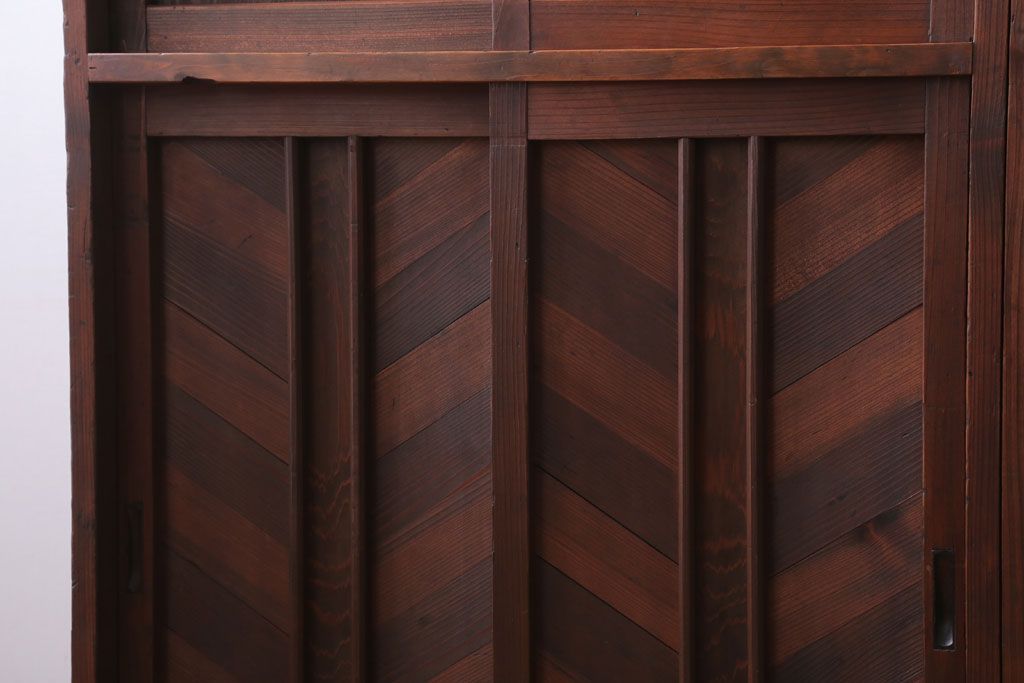 アンティーク家具　和製アンティーク　古い木製の小ぶりな収納棚(下駄箱)(2)