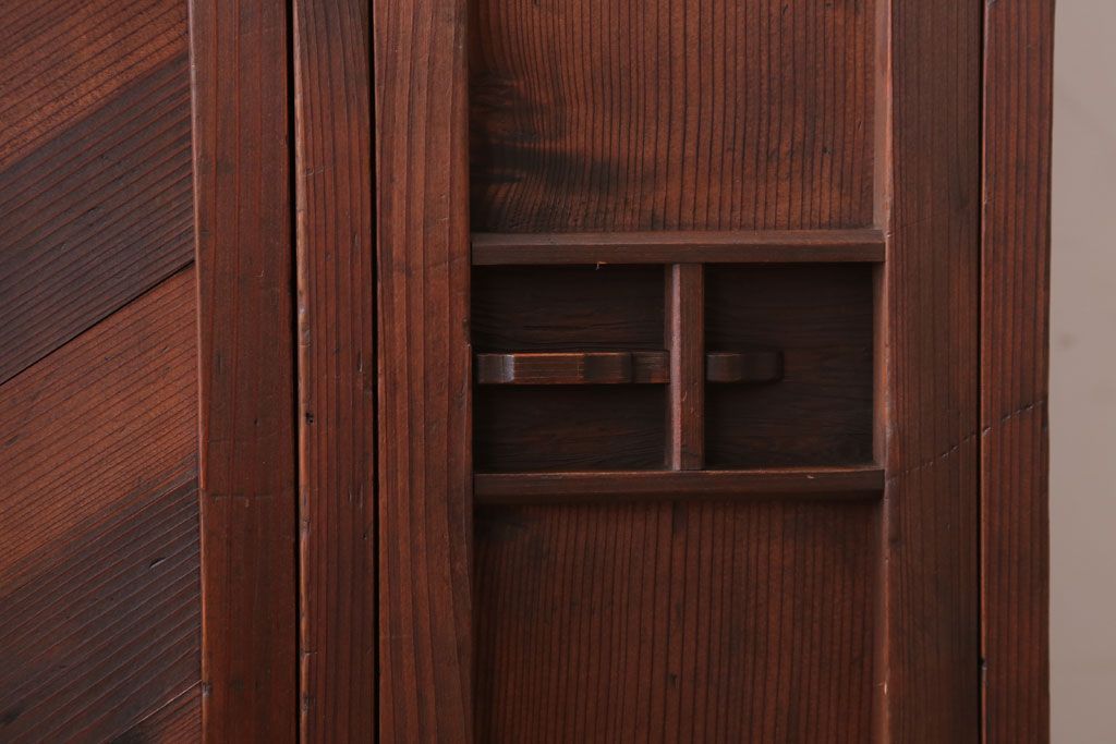 アンティーク家具　和製アンティーク　古い木製の小ぶりな収納棚(下駄箱)(2)