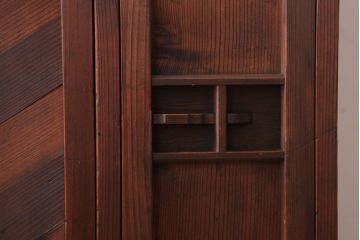 アンティーク家具　和製アンティーク　古い木製の小ぶりな収納棚(下駄箱)(2)