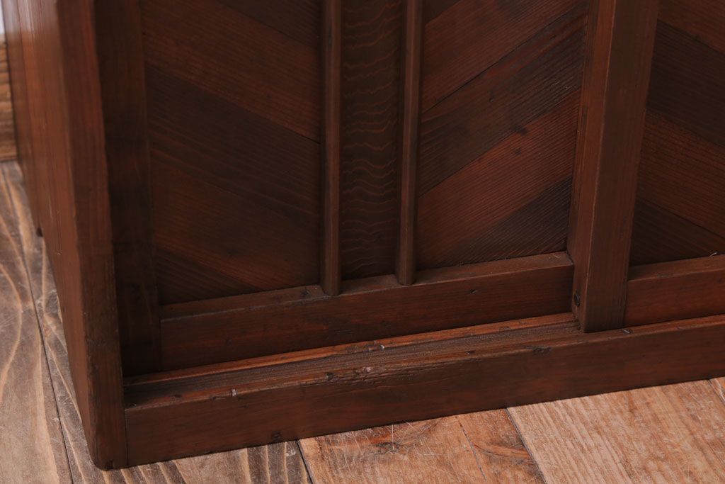 アンティーク家具　和製アンティーク　古い木製の小ぶりな収納棚(下駄箱)(2)