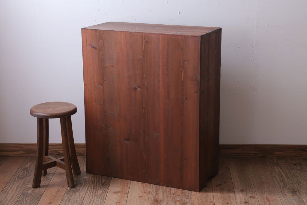 アンティーク家具　和製アンティーク　古い木製の小ぶりな収納棚(下駄箱)(2)