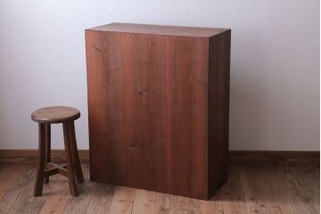アンティーク家具　和製アンティーク　古い木製の小ぶりな収納棚(下駄箱)(2)