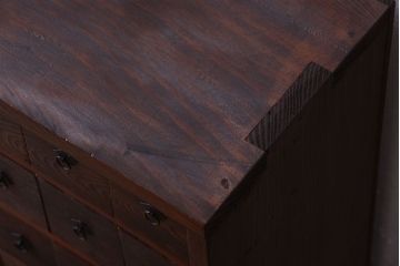 アンティーク家具　古民具・骨董　明治期　古い杉材の小ぶりな薬箪笥(時代箪笥)