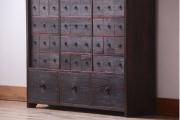 アンティーク家具　古民具・骨董　明治期　古い杉材の小ぶりな薬箪笥(時代箪笥)