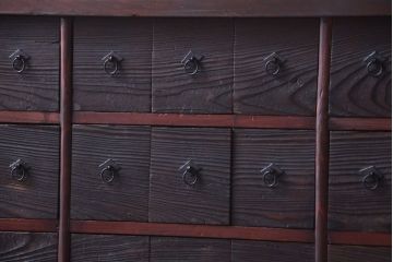 アンティーク家具　古民具・骨董　明治期　古い杉材の小ぶりな薬箪笥(時代箪笥)