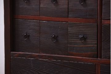 アンティーク家具　古民具・骨董　明治期　古い杉材の小ぶりな薬箪笥(時代箪笥)