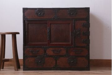 アンティーク家具　古民具・骨董　明治期　玉杢　前面欅材!厚手金具の角手仙台帳場箪笥(仙台箪笥)