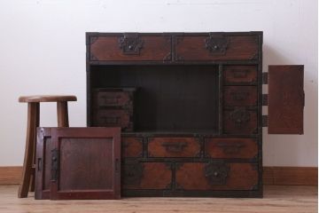 アンティーク家具　古民具・骨董　明治期　玉杢　前面欅材!厚手金具の角手仙台帳場箪笥(仙台箪笥)