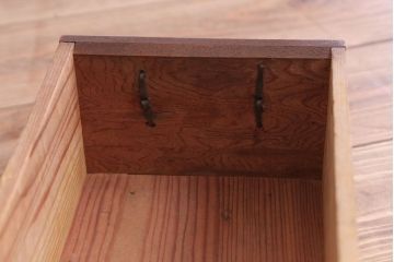 アンティーク家具　古民具・骨董　明治期　玉杢　前面欅材!厚手金具の角手仙台帳場箪笥(仙台箪笥)