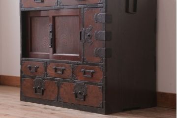 アンティーク家具　古民具・骨董　明治期　玉杢　前面欅材!厚手金具の角手仙台帳場箪笥(仙台箪笥)