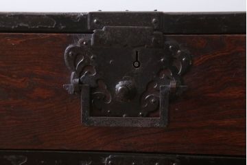 アンティーク家具　古民具・骨董　明治期　玉杢　前面欅材!厚手金具の角手仙台帳場箪笥(仙台箪笥)