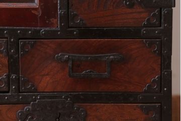 アンティーク家具　古民具・骨董　明治期　玉杢　前面欅材!厚手金具の角手仙台帳場箪笥(仙台箪笥)