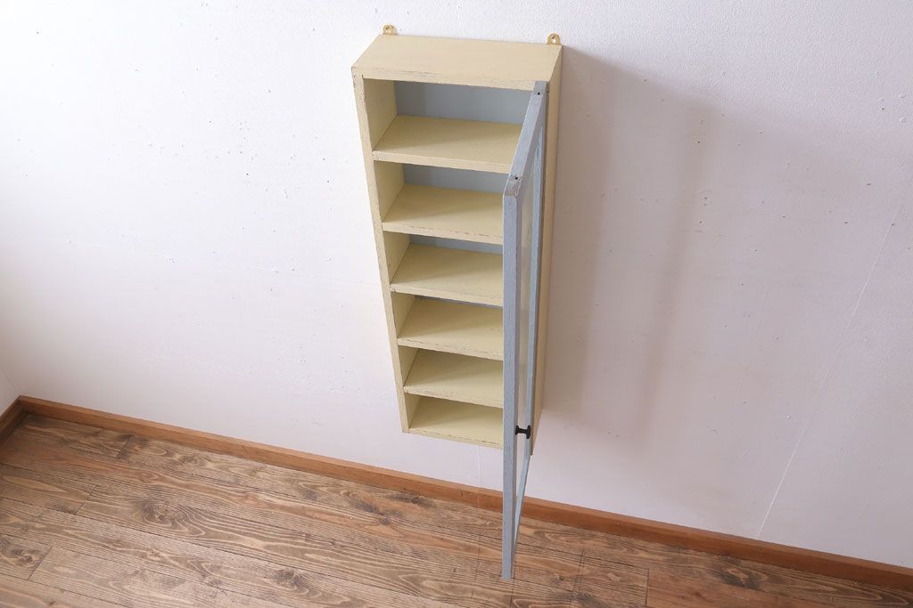 アンティーク家具　アンティークペイント　気泡ガラス扉!お洒落な縦型壁掛け戸棚(1)