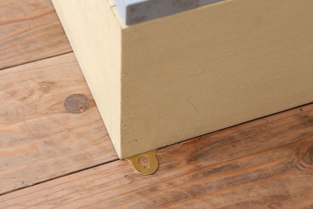 アンティーク家具　アンティークペイント　気泡ガラス扉!お洒落な縦型壁掛け戸棚(1)