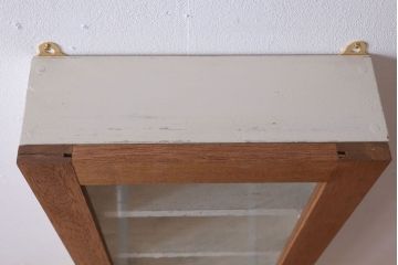 アンティーク家具　アンティークペイント　気泡ガラス扉!お洒落な縦型壁掛け戸棚(2)