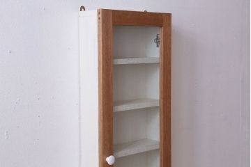 アンティーク家具　アンティークペイント　気泡ガラス扉!お洒落な縦型壁掛け戸棚(2)