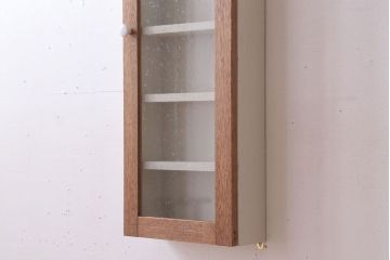 アンティーク家具　アンティークペイント　気泡ガラス扉!お洒落な縦型壁掛け戸棚(2)