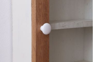 アンティーク家具　アンティークペイント　気泡ガラス扉!お洒落な縦型壁掛け戸棚(2)