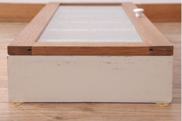 アンティーク家具　アンティークペイント　気泡ガラス扉!お洒落な縦型壁掛け戸棚(2)