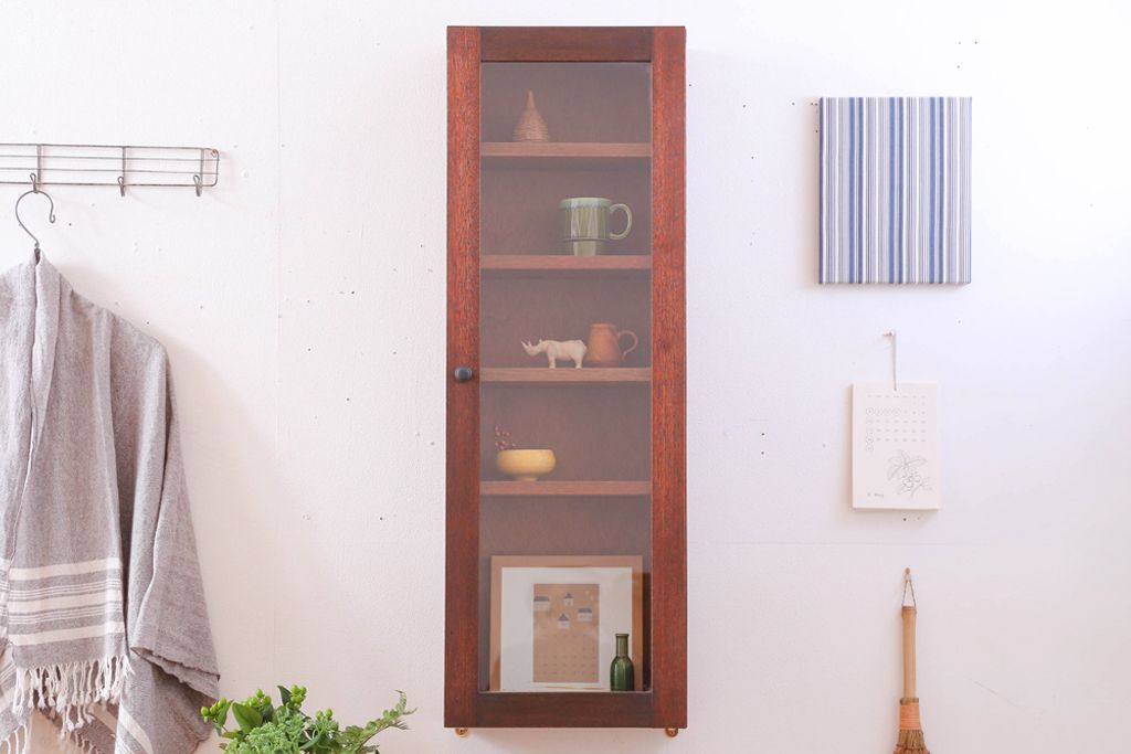 アンティーク家具　アンティーク　古い木製　お洒落な縦型壁掛け戸棚(1)