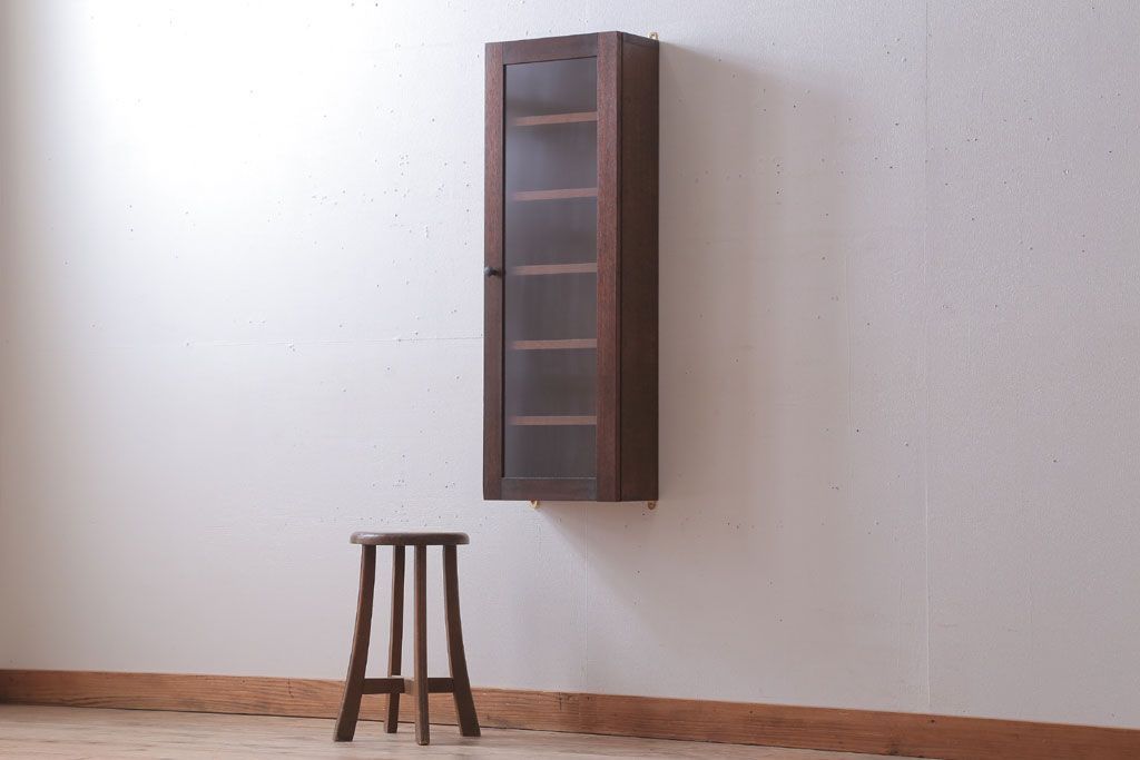 アンティーク家具　アンティーク　古い木製　お洒落な縦型壁掛け戸棚(1)