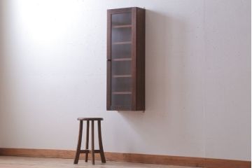 アンティーク家具　アンティーク　古い木製　お洒落な縦型壁掛け戸棚(1)