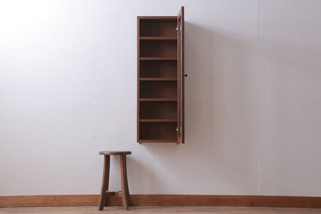 アンティーク家具　アンティーク　古い木製　お洒落な縦型壁掛け戸棚(1)